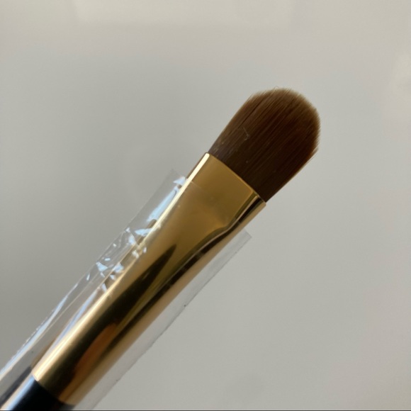 Estée Lauder Concealer Brush With Carrying Case - Picture 4 of 4